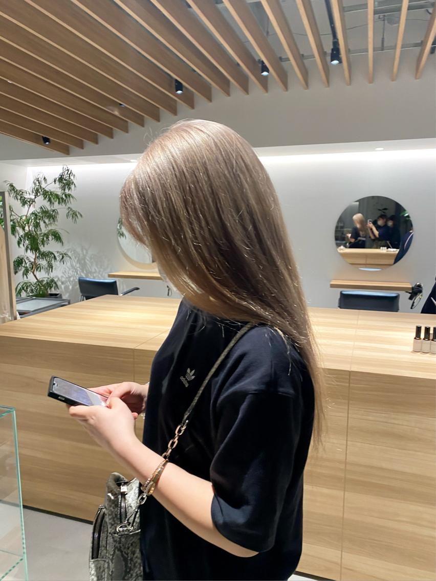 ロング カラー 朝倉 南のヘアスタイル
