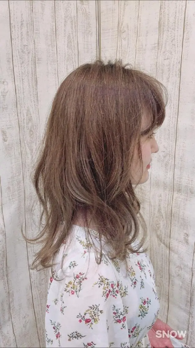 セミロング カラー ブルーカラー ブルージュ 透明感カラー ウルフカット 池田 恵久美のヘアスタイル
