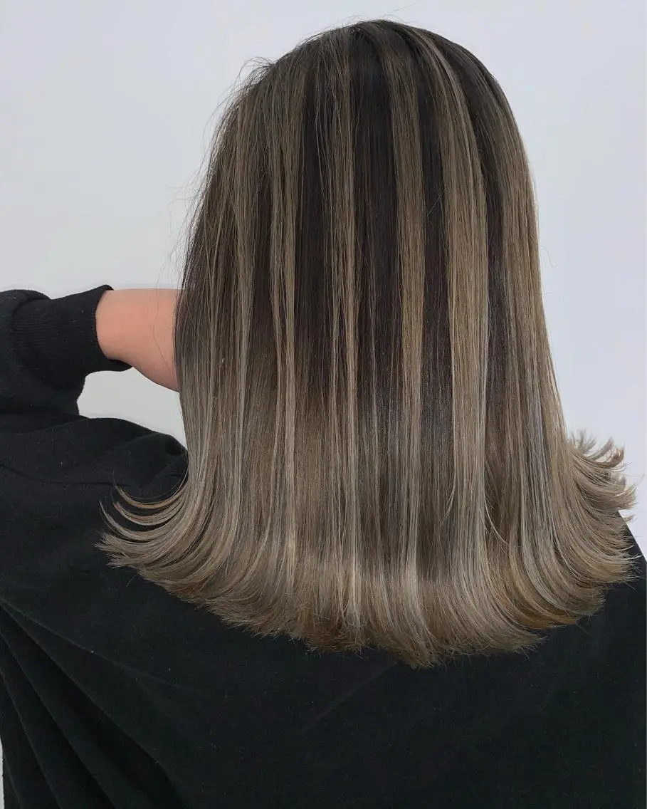 ミディアム レイヤーカット 山田 絵里菜のヘアスタイル