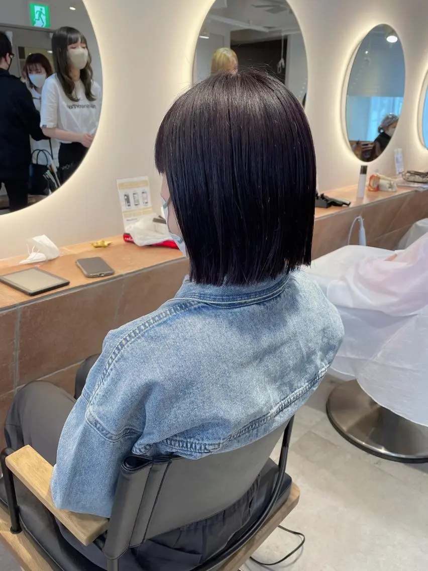 ミディアム カラー 切りっぱなしボブ 黒髪 ラベンダーカラー ボブ カット ヘアカラー トリートメント 切りっぱなしボブ ソノキユウカのヘアスタイル