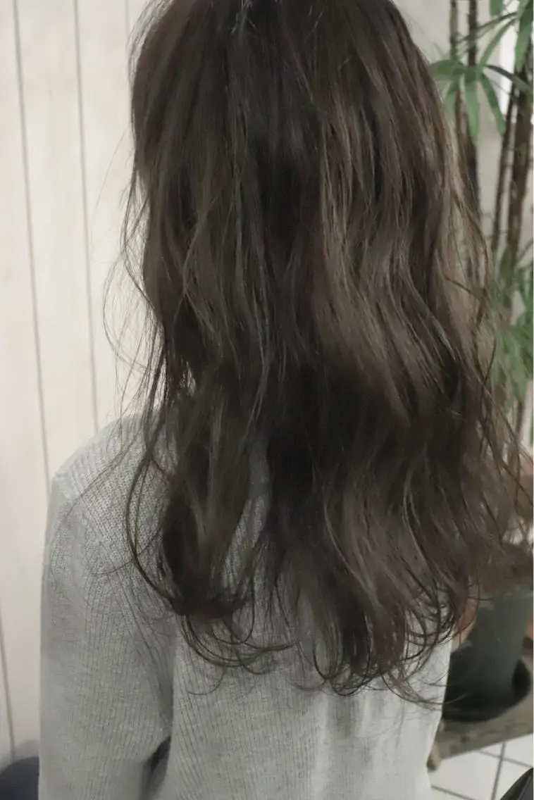 ロング 佐山 眞紀のヘアスタイル