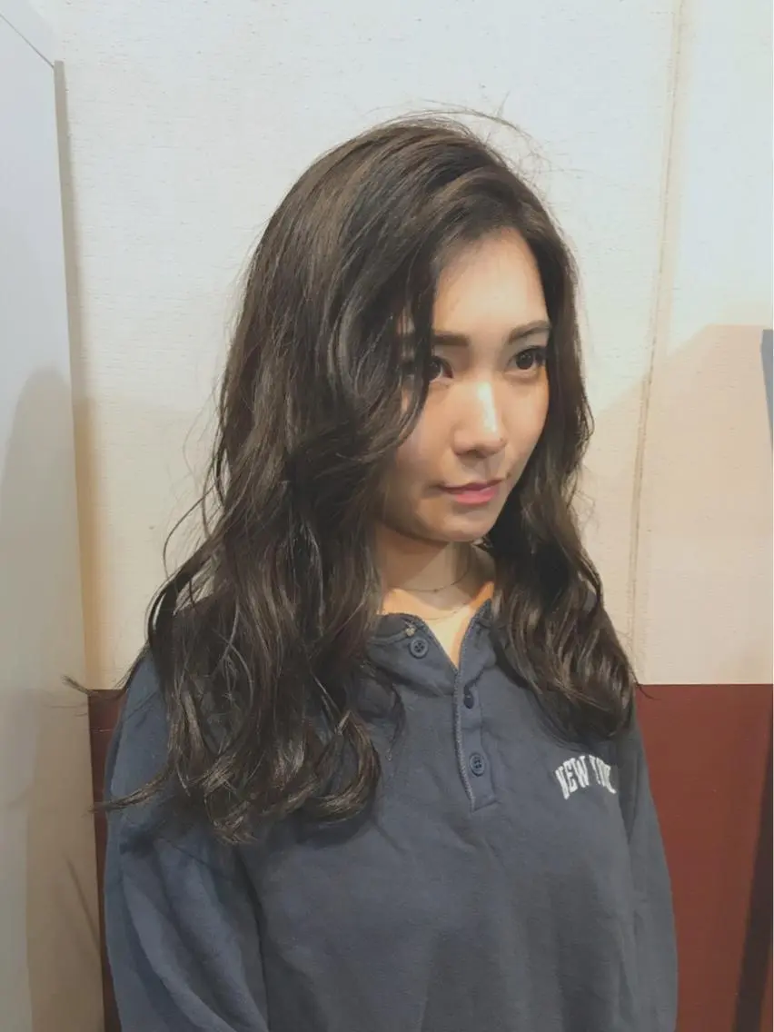ロング 高梨 里穂のヘアスタイル