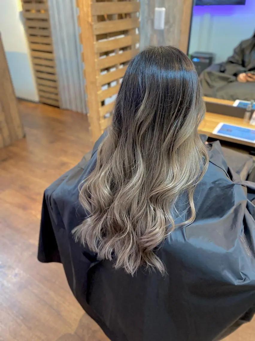ロング カラー バレイヤージュ ピンクカラー レイヤーカット Luzir⭐︎ GEN⭐︎のヘアスタイル