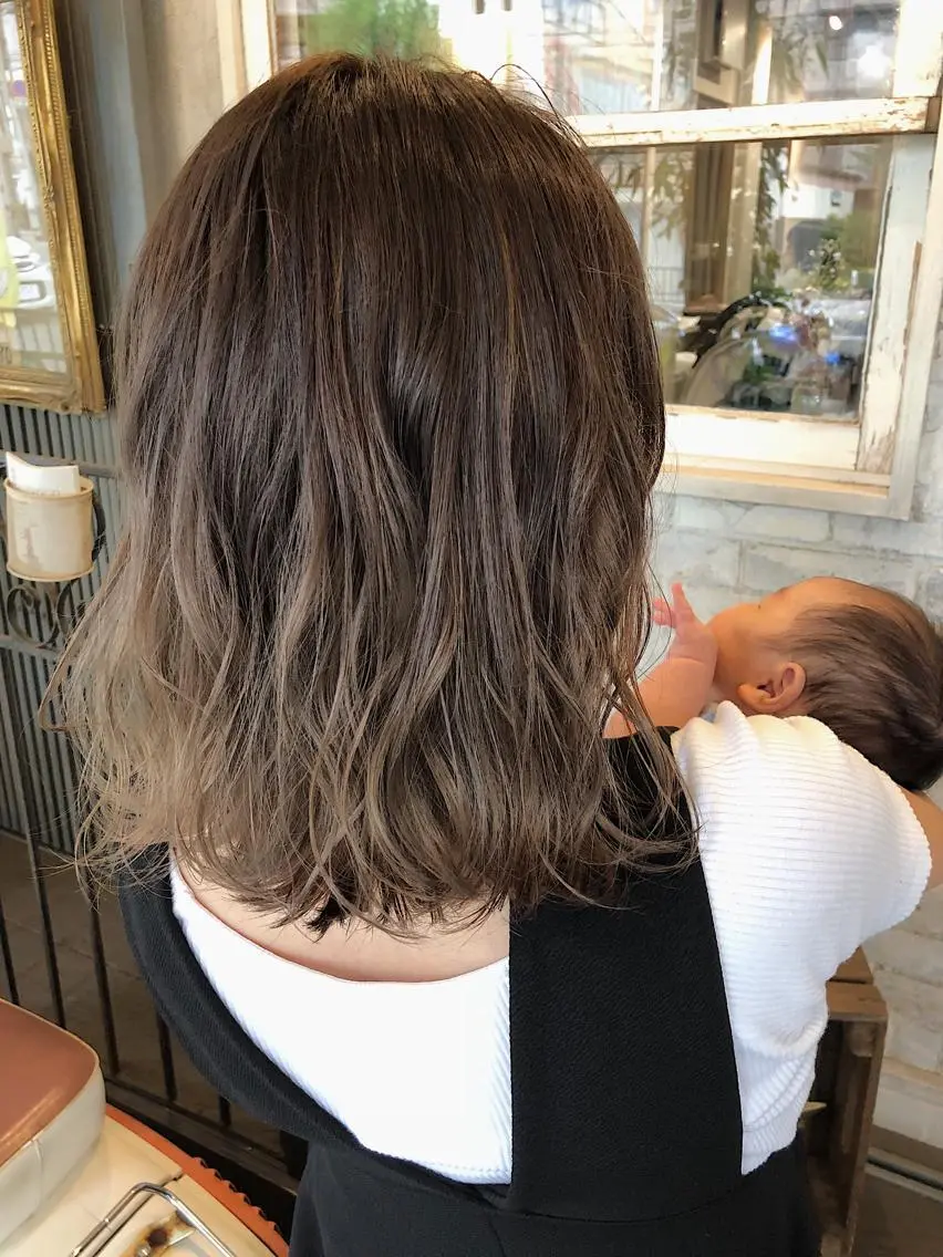 ミディアム カラー バレイヤージュ レイヤーカット カット ヘアカラー トリートメント hair salon Zöld.のヘアスタイル