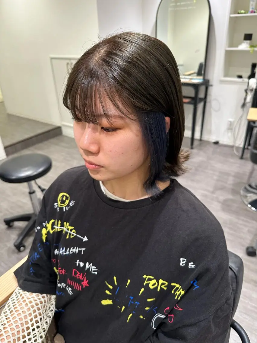 ミディアム カラー アッシュ ブルーカラー グレージュ オリーブグレージュ オリーブグレー 艶髪レイヤー上田 紗也🇰🇷💗のヘアスタイル