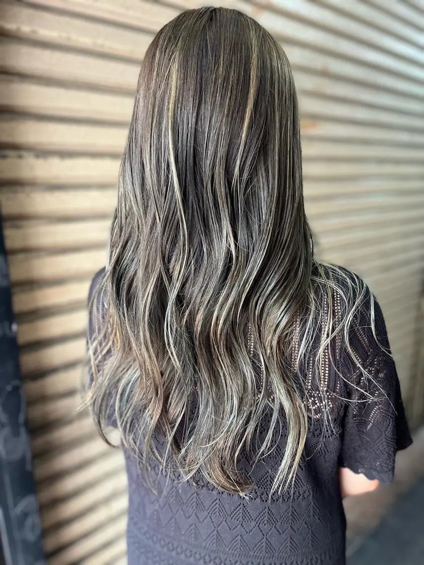 ロング カラー ハイライト 透明感カラー松本のヘアスタイル