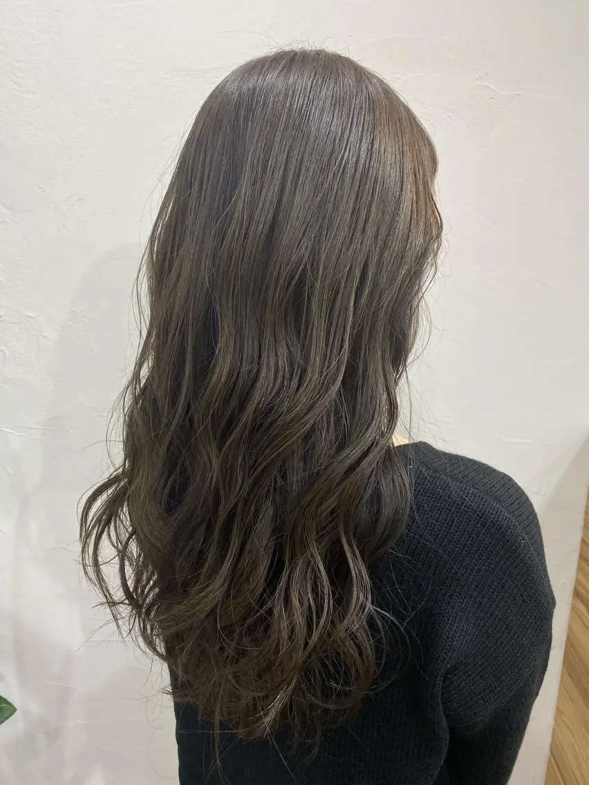 ロング カラー ヘアアレンジ 透明感カラー グレージュ ヘアカラー 暗髪カラー🫐 おくだりんかのヘアスタイル