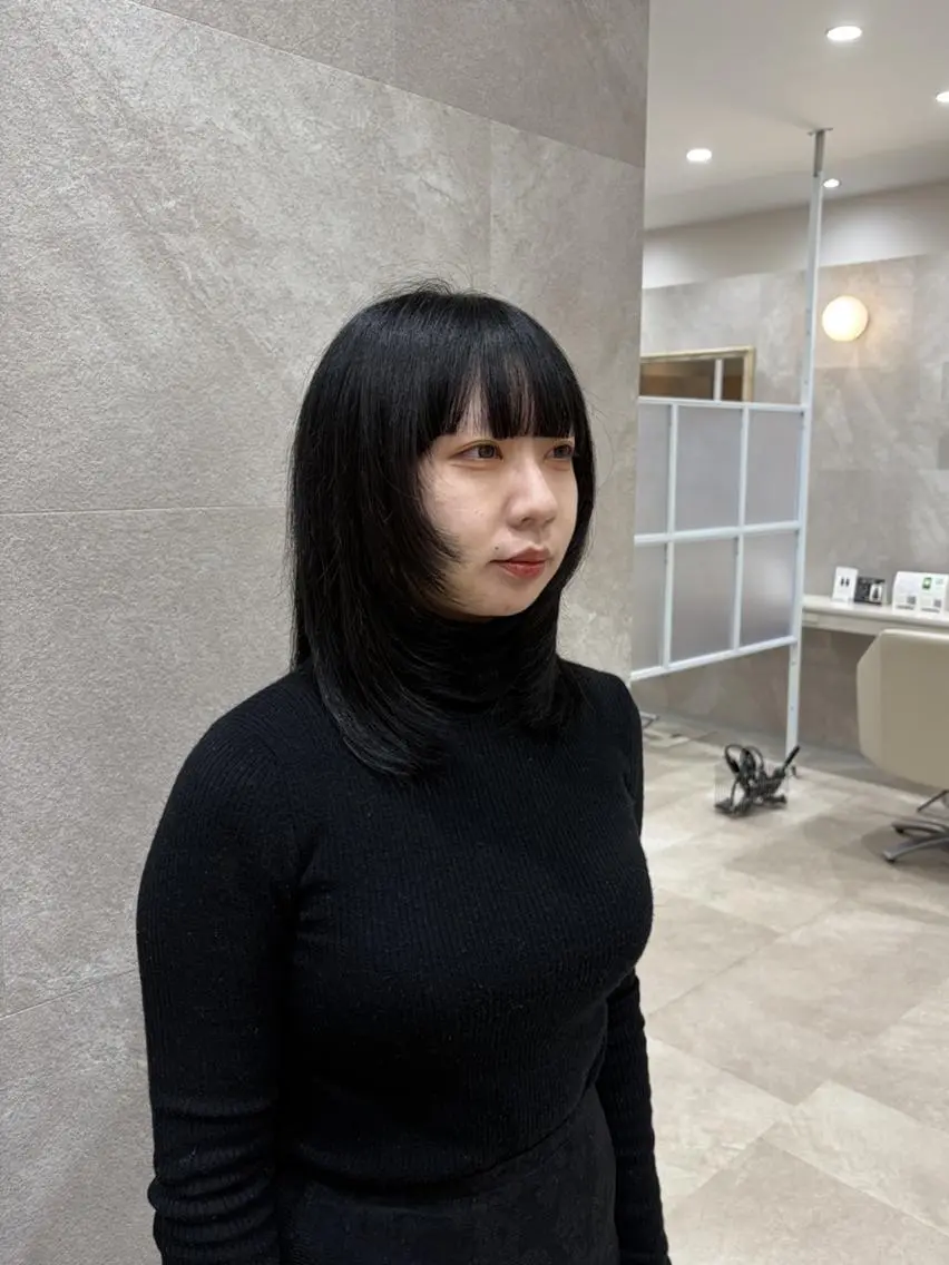 セミロング アッシュ 韓国ヘアケアブリーチ 莉奈のヘアスタイル
