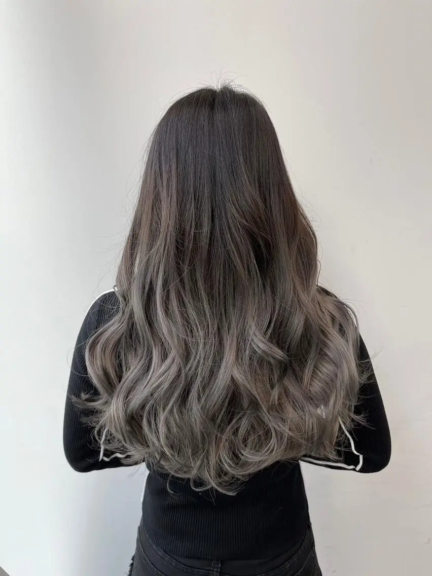 ロング カラー バレイヤージュ ブリーチ ダブルカラー イヤリングカラー ハイライトカラー 【公式】amble luxe 中野のヘアスタイル