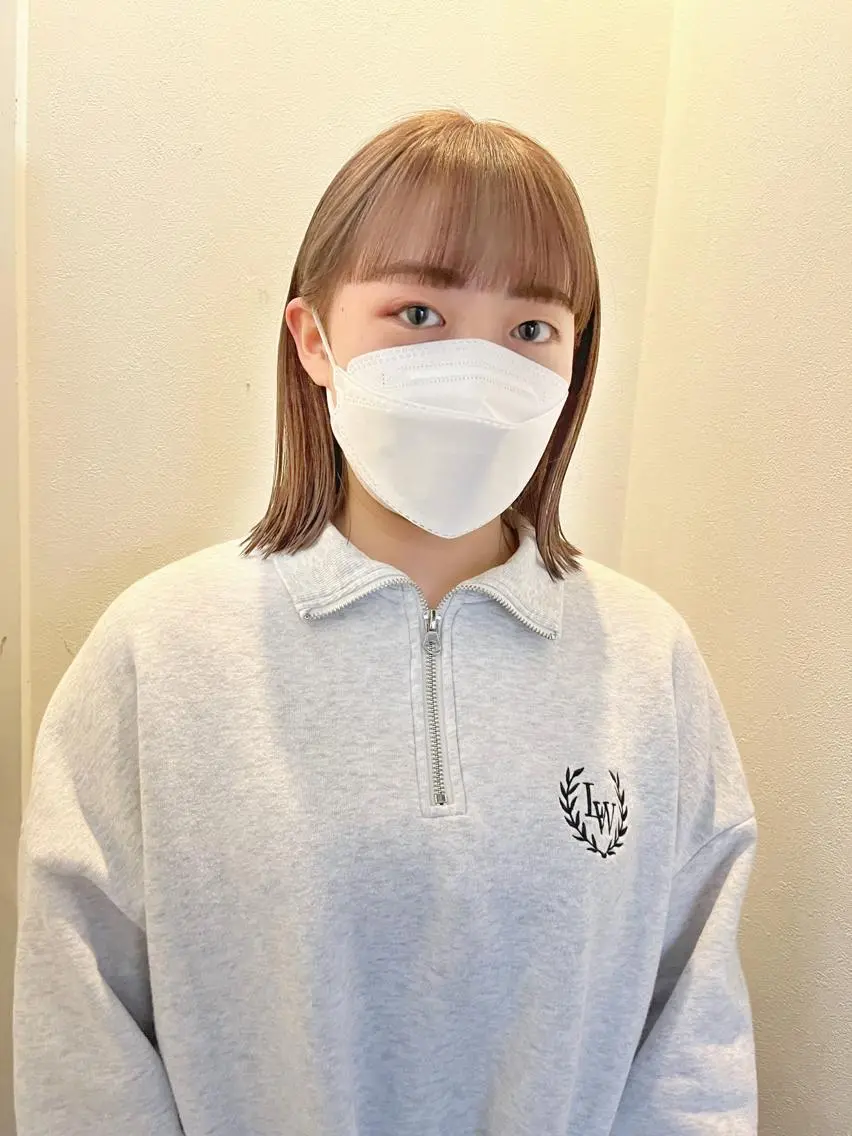 ショート カラー ベージュカラー ミルクティーベージュ ボブ 外ハネヘア カット ヘアカラー トリートメント ミルクティーベージュ ブリーチ 店長 清水のヘアスタイル