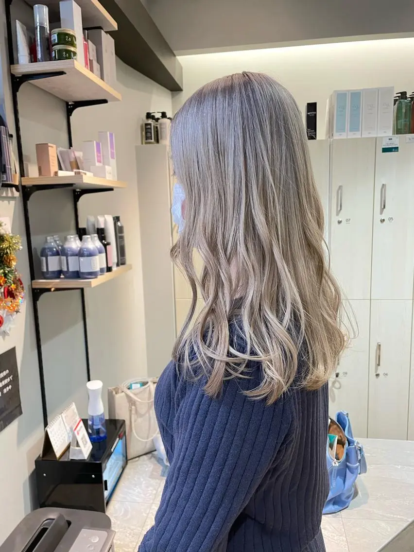 ロング カラー ブロンド ホワイトブロンド 浦野 剛志のヘアスタイル