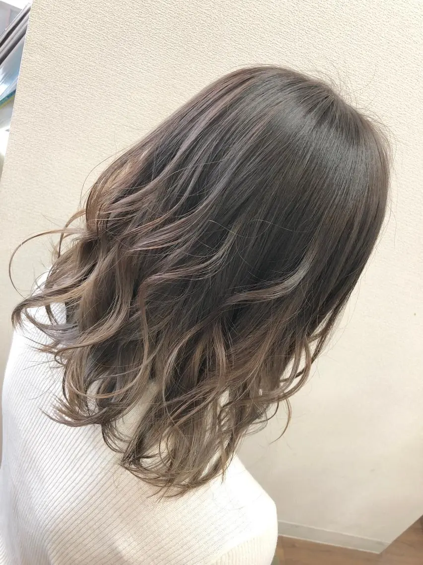 ミディアム カラー SHIORI💜口コ ミNo.1艶カラーのヘアスタイル