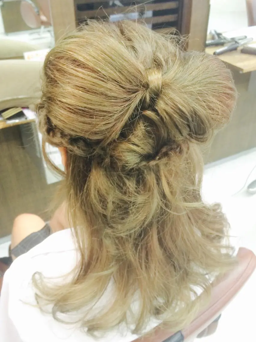 セミロング ヘアアレンジ ハイトーン特化🤍 浦住のヘアスタイル