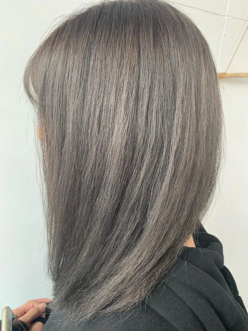 セミロング RINKA 琳茄のヘアスタイル