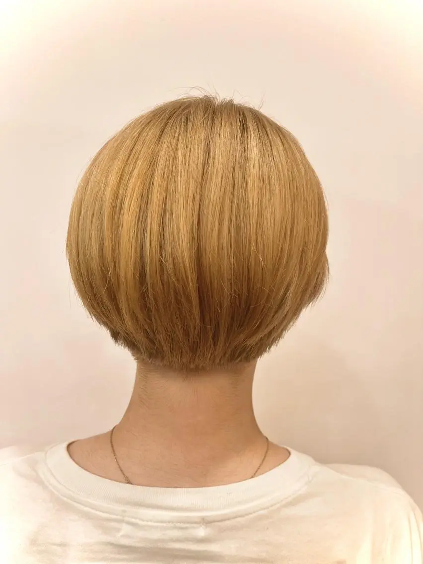 ショート カラー ブリーチ ハイトーンカラー ショートヘア ロングレイヤー 🤍山内　飛鳥🤍のヘアスタイル
