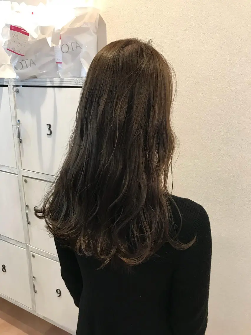 ロング カラー 岡本 智次のヘアスタイル