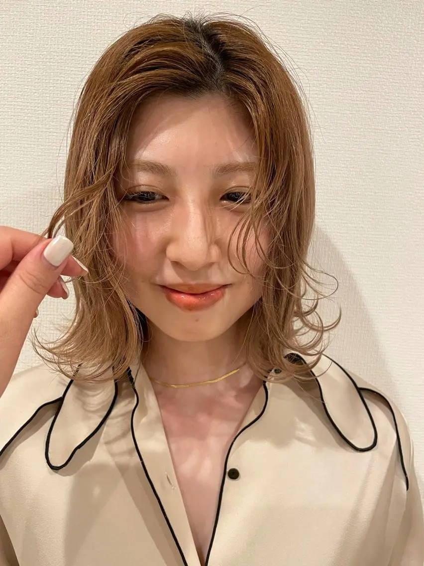 ミディアム 渋谷 留菜のヘアスタイル