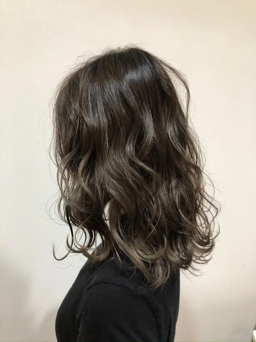 セミロング カラー アッシュ ブリーチ グラデーションカラー 髪質改善特化 長澤友哉のヘアスタイル