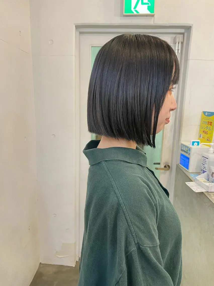 ショート カラー 黒髪 ダークグレー ダークグレージュ グレージュ レイヤー べージュ 白石研太のヘアスタイル