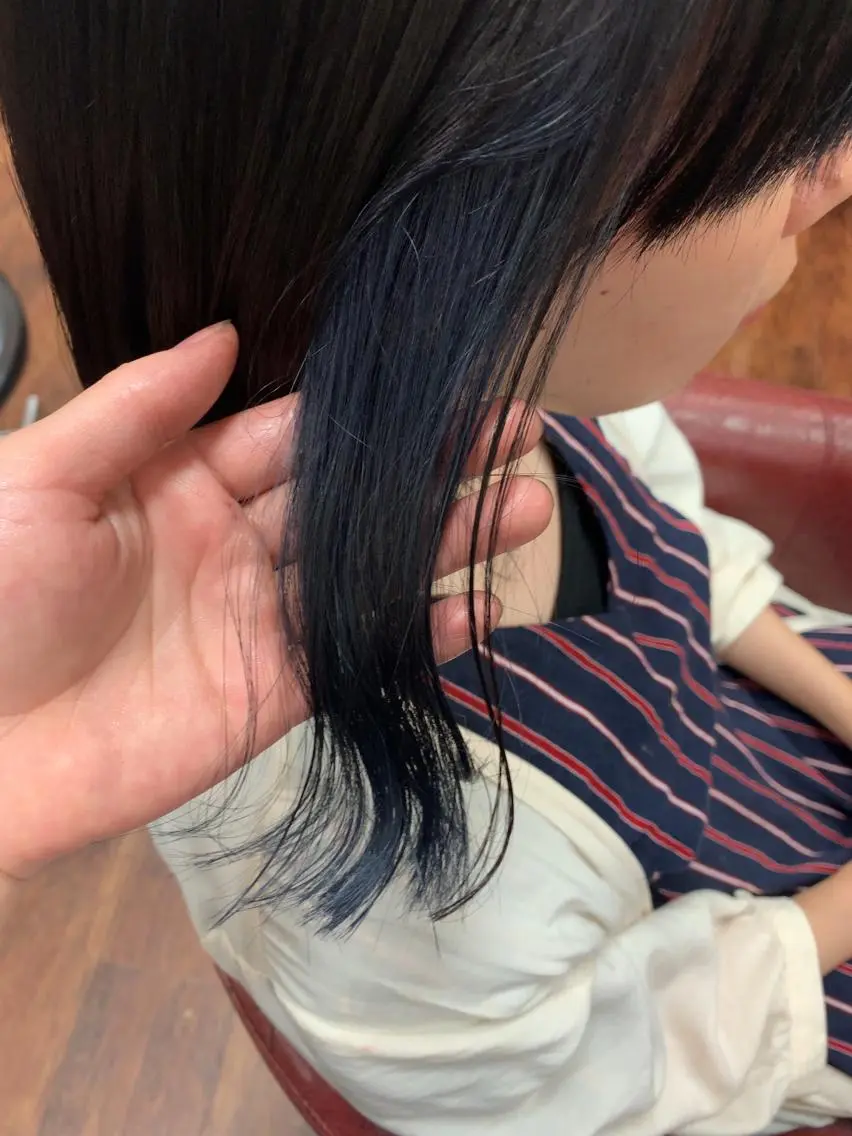 ミディアム カラー ブリーチ ブルーカラー おせ ちさとのヘアスタイル
