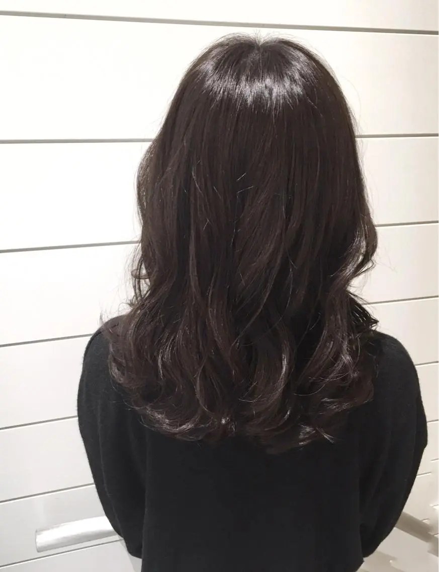 セミロング カラー ダークグレー ダークグレージュ グレージュ 🍊新宿南口🍊 ERINAのヘアスタイル