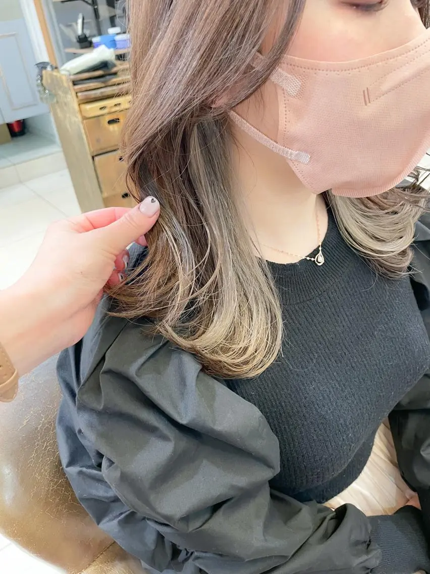 ミディアム カラー ベージュカラー インナーカラー オリーブベージュ ホワイトベージュ ヘアカラー ✨カラー支持No.1 🧸ワキ カナコ🧸のヘアスタイル