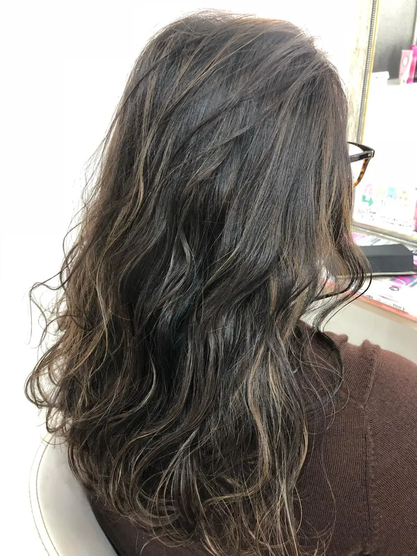 セミロング カラー 髪質改善 中川 翔のヘアスタイル