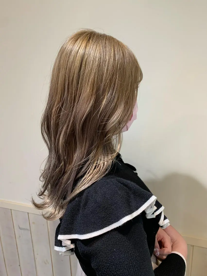 セミロング カラー 💖クボ モモ💖のヘアスタイル