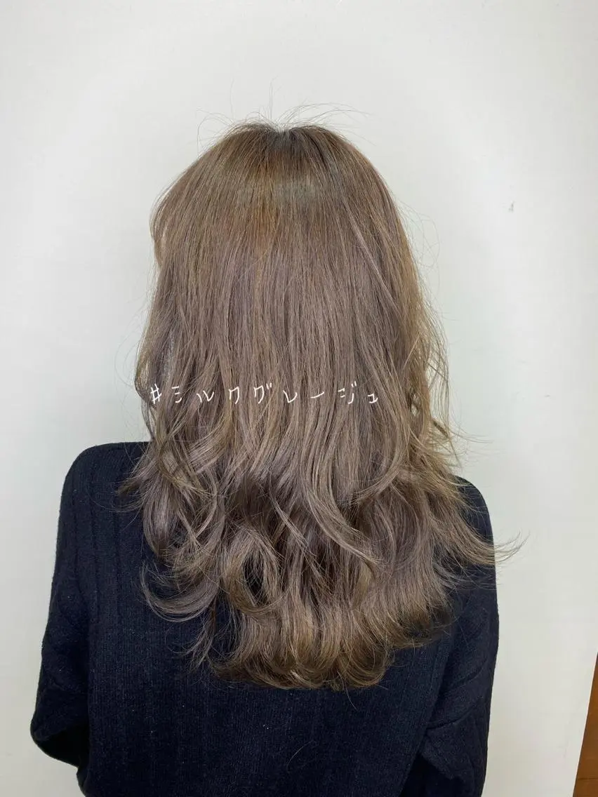 セミロング カラー ヘアアレンジ ヘアカラー トリートメント 川上 麻梨阿のヘアスタイル