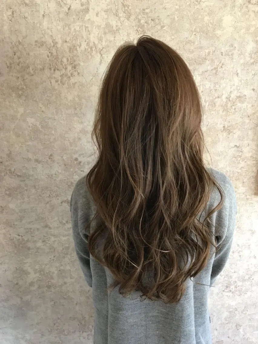 ミディアム カラー パーマ レイヤーカット 早崎太生のヘアスタイル