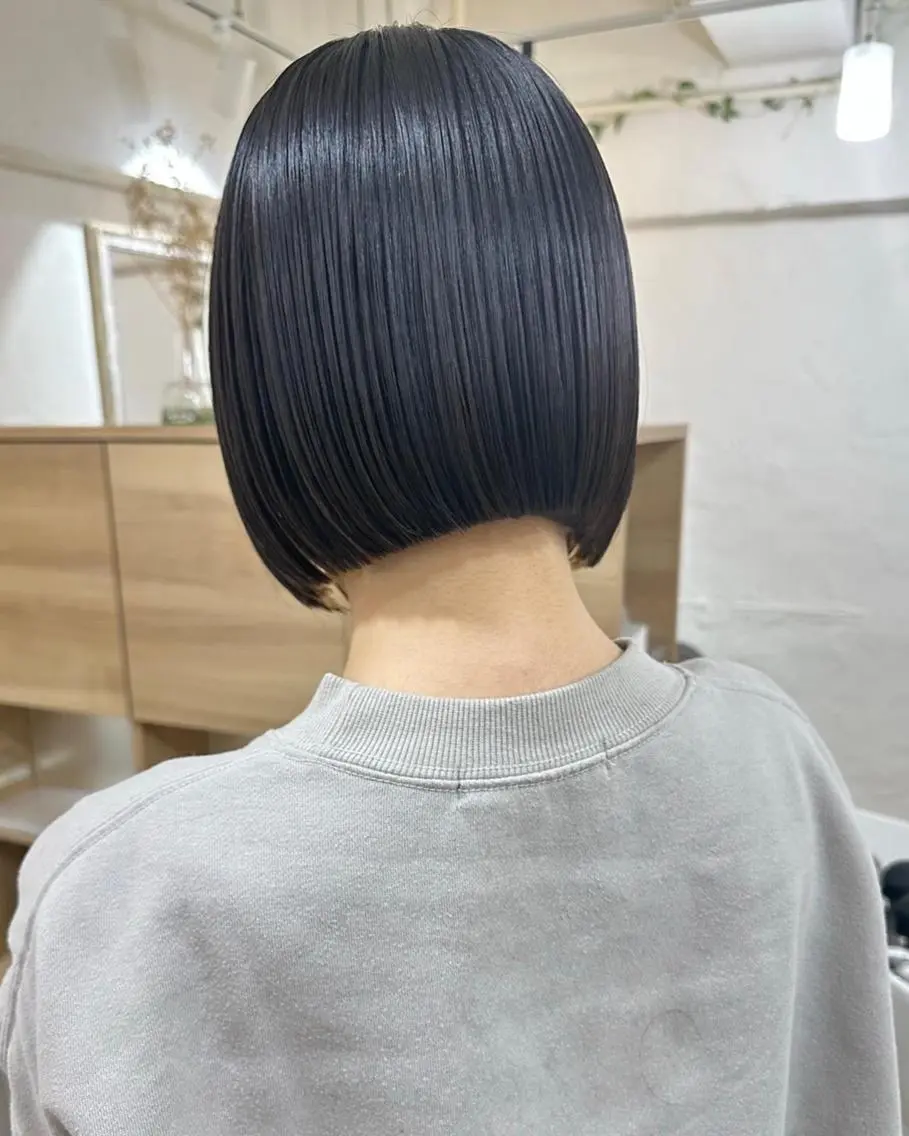 ショート カラー パーマ 切りっぱなしボブ 前下がりボブ ショートボブ 黒髪 デザインカラー 髪質改善 縮毛矯正/ レイヤー/銀座/本木のヘアスタイル