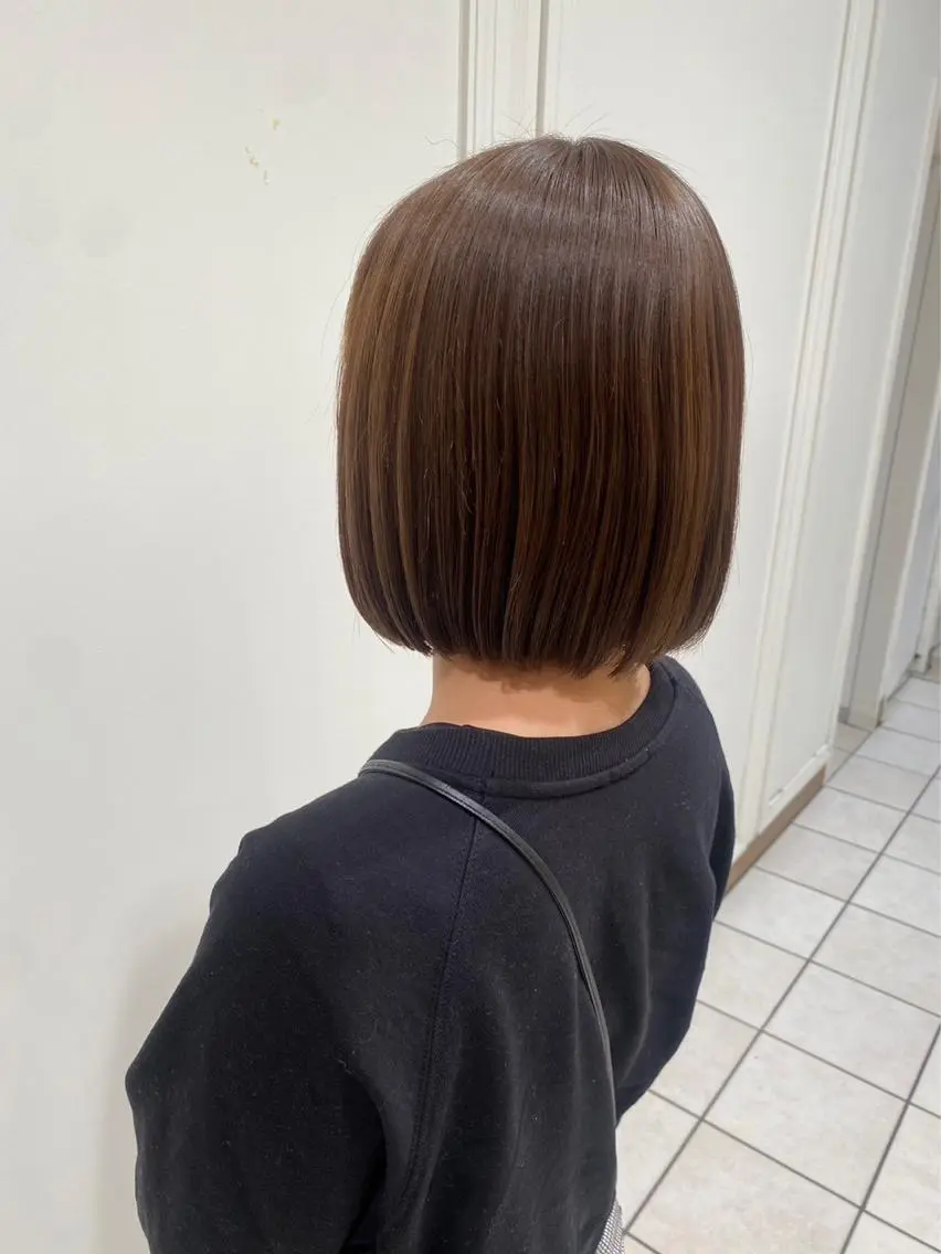 ショート カラー ヘアアレンジ 💠艶髪うるうる🫧 髪質改善ストレートのヘアスタイル