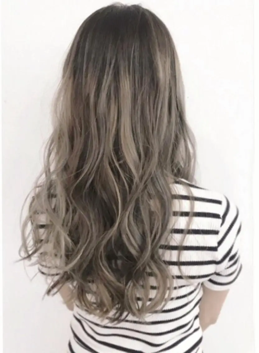ミディアム カラー バレイヤージュ レイヤーカット ヘアカラー トリートメント ケア剤オタク×海外 ヘア長谷川裕起のヘアスタイル