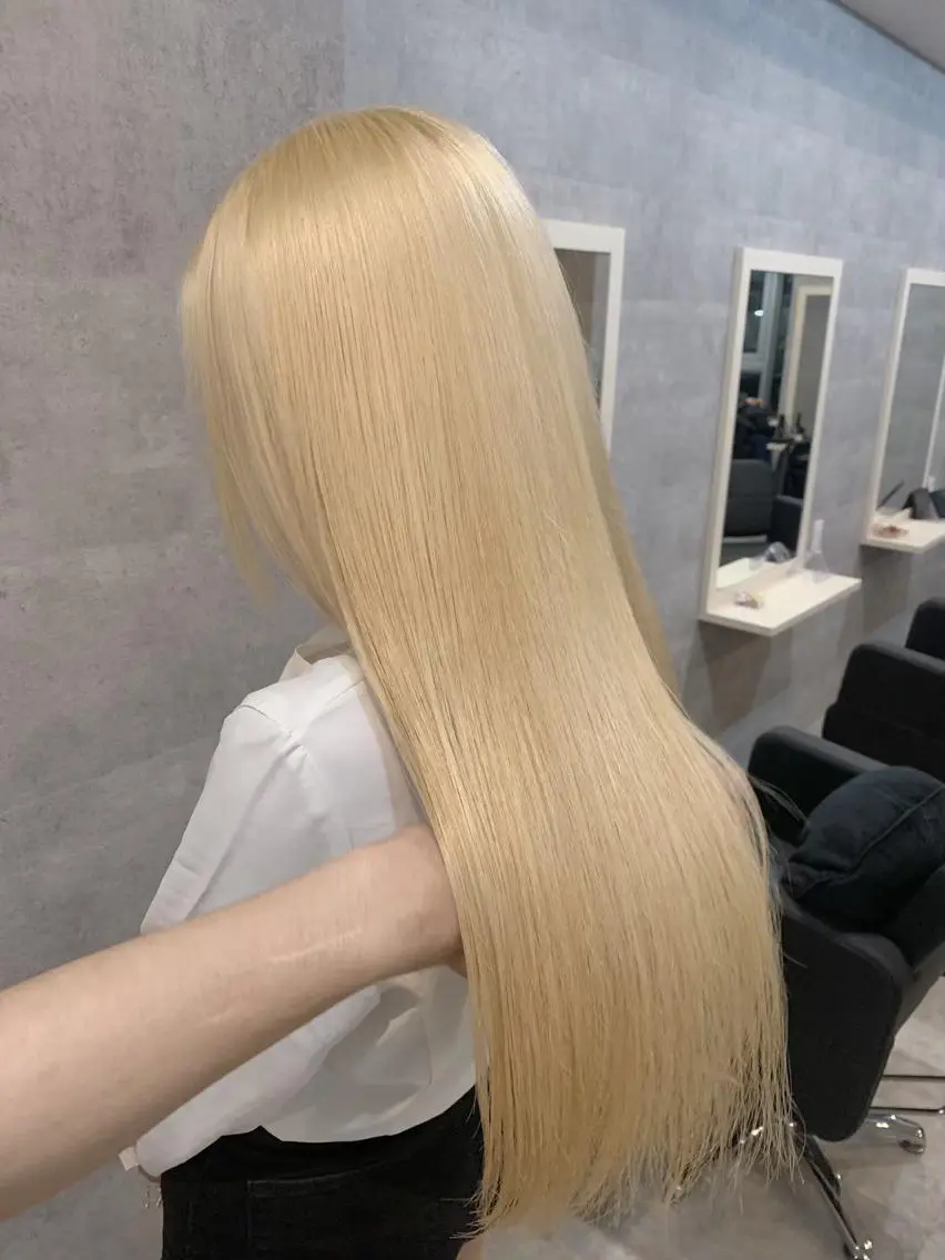 カラー カット ヘアカラー トリートメント ＿WHITE鳳店 アンダーバーホワイトのヘアスタイル