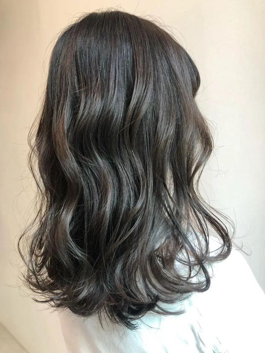 セミロング アッシュ コトネ🫧 韓国風レイヤーカットのヘアスタイル
