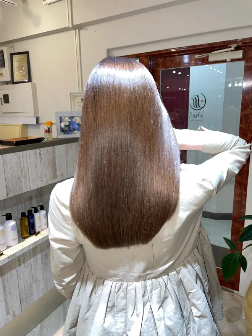 セミロング カラー she2.新宿 Shotoのヘアスタイル