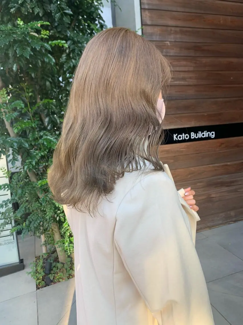 ロング カラー ネイル ハイトーンボブ 前田 表参道　グレージュのヘアスタイル