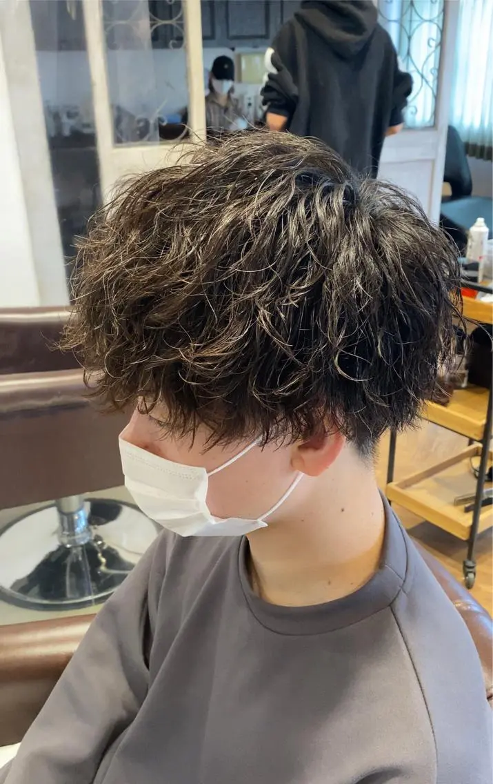 ショート パーマ メンズ メンズパーマ ツイストスパイラルパーマ スパイラルパーマ カット ヘアカラー パーマ トリートメント メンズパーマ 西條真治のヘアスタイル