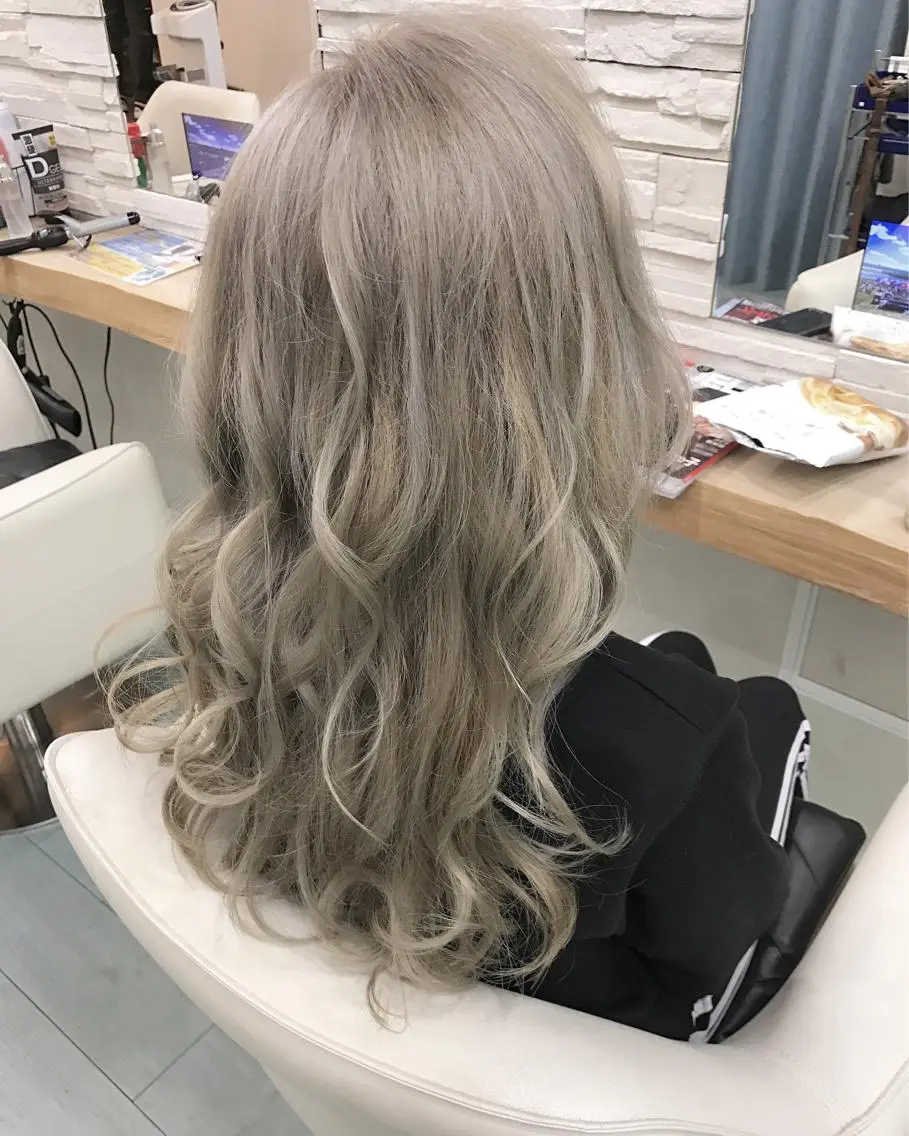 ロング カラー ベージュカラー ミルクティーベージュ ヘアカラー 中川 仁のヘアスタイル