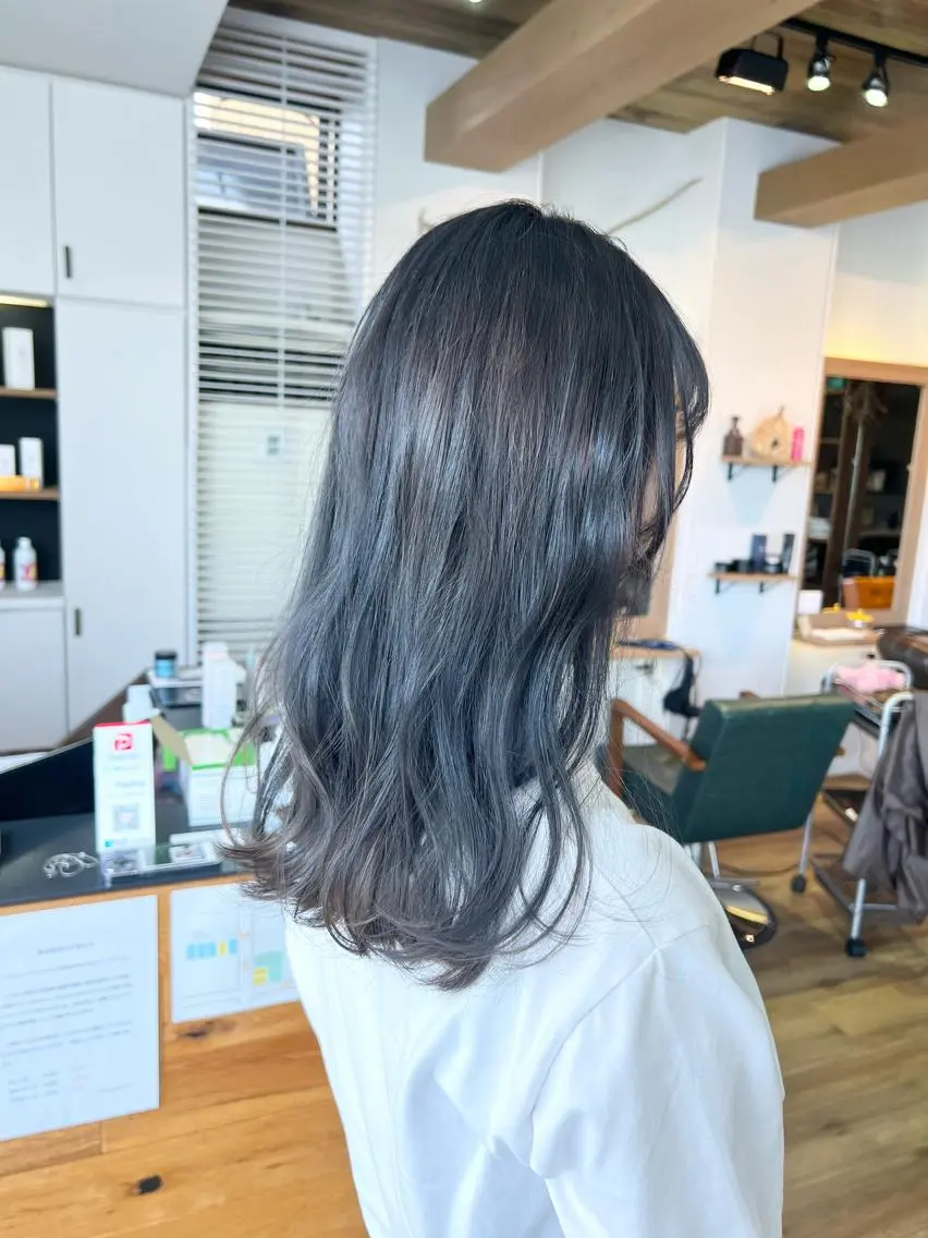 セミロング カラー ブリーチ ブルーカラー ヘアカラー トリートメント 堀 望美のヘアスタイル