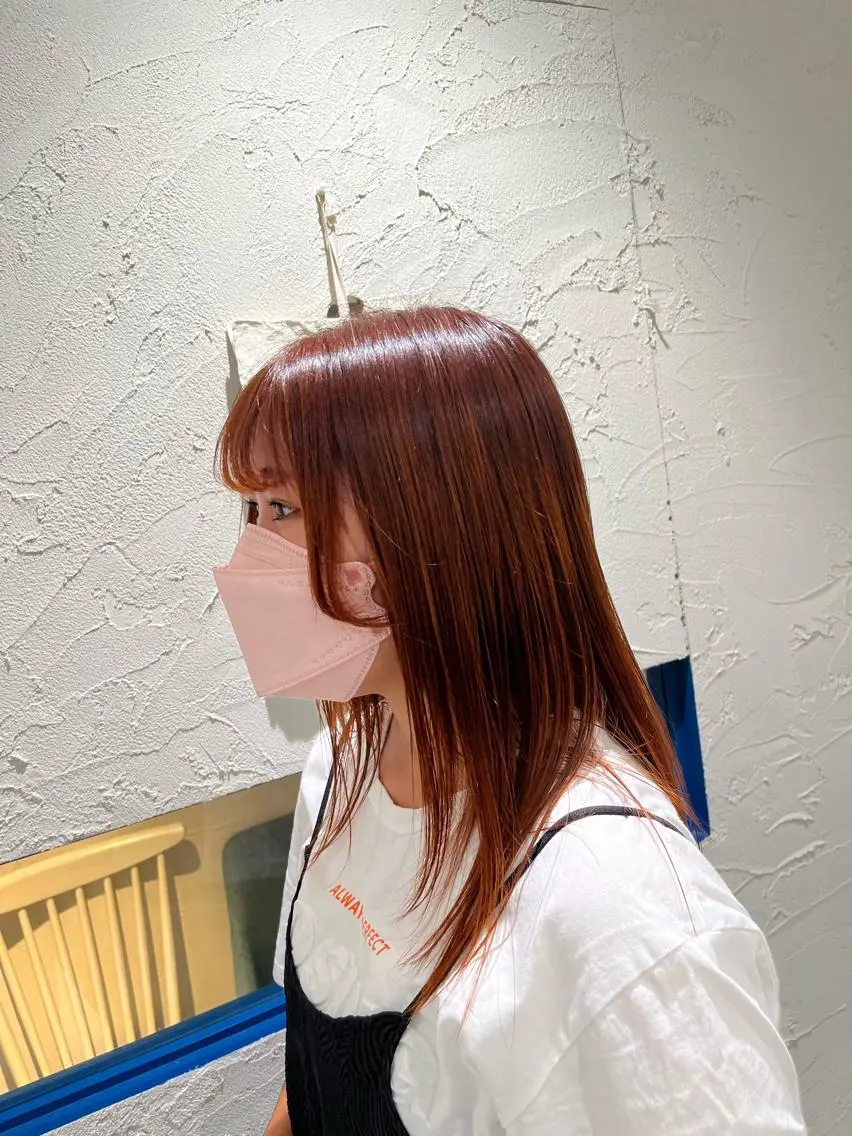 セミロング カラー ブリーチ オレンジ ピンクカラー 金津 魁杜のヘアスタイル