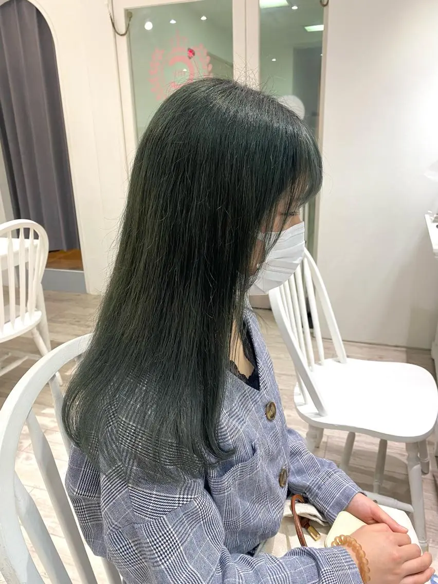ロング カラー ブリーチ ヘアカラー トリートメント 暖色カラー✨️ 門内 梨真のヘアスタイル