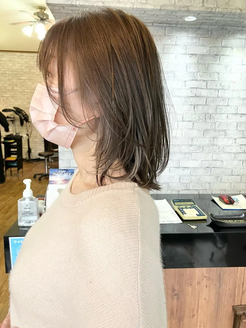 ミディアム カラー グレージュ インナーカラー ヘアークルーズ ピースのヘアスタイル