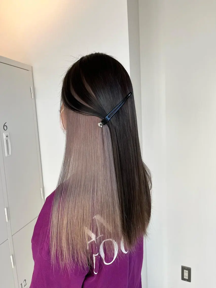 ロング karin🪩海外風 バタフライカットのヘアスタイル