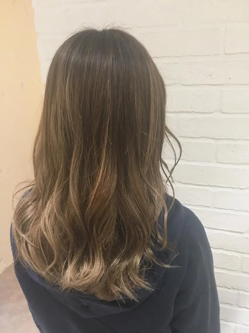 セミロング ハイライト フジサキ ケンのヘアスタイル