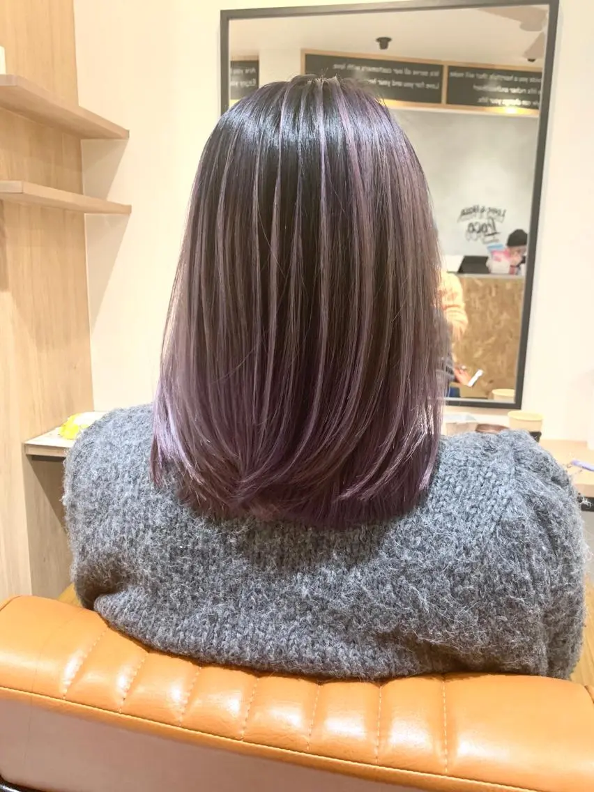 セミロング カラー アッシュ バレイヤージュ ラベンダーカラー ラベンダーアッシュ レイヤーカット オーナースタイリスト 宗正淳志のヘアスタイル