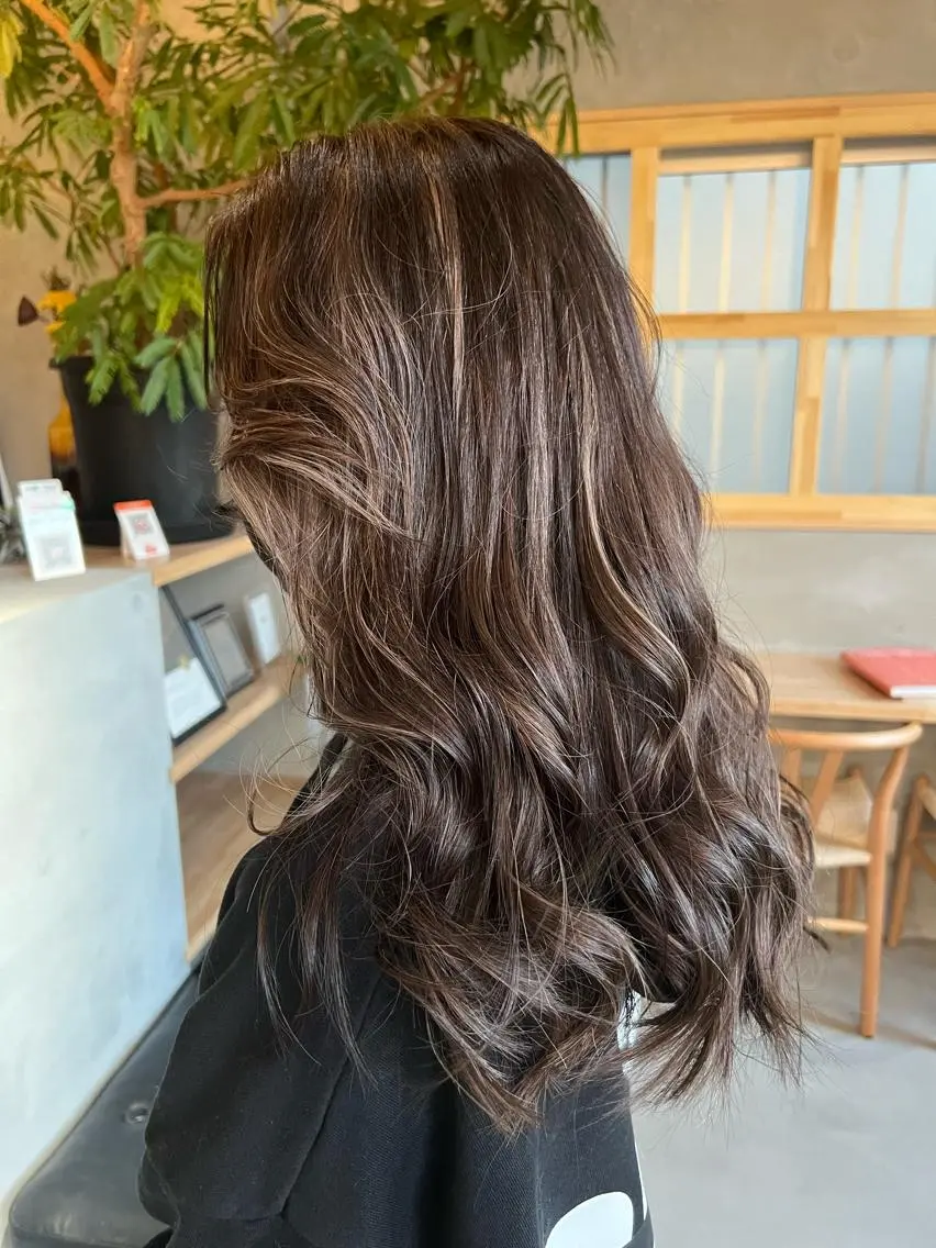 ロング カラー ハイライトカラー イルミナカラー インナーカラー ボブ ハイライト カット ヘアカラー トリートメント シンヤヘアーズ 泉大津本店のヘアスタイル