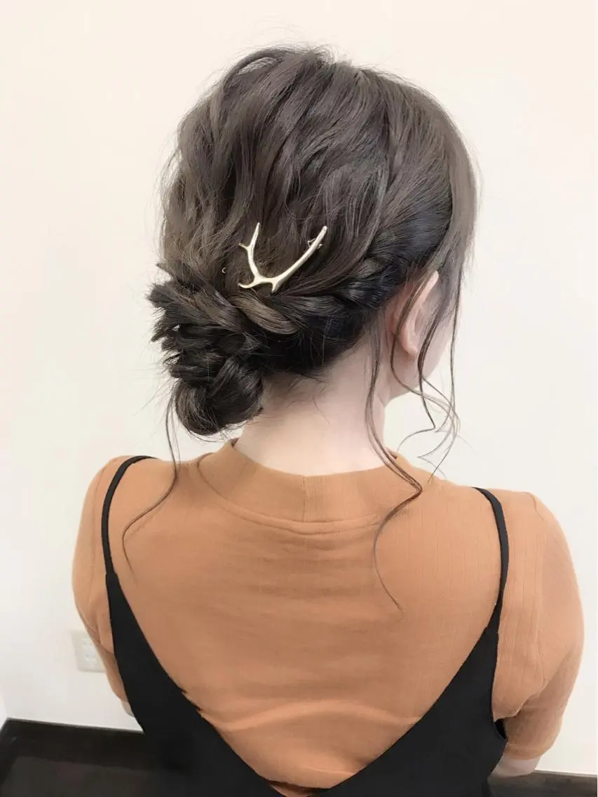 セミロング ヘアアレンジ 三つ編み 沢田 瞳のヘアスタイル