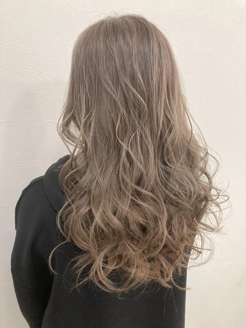 カラー Misirlou Hairのヘアスタイル