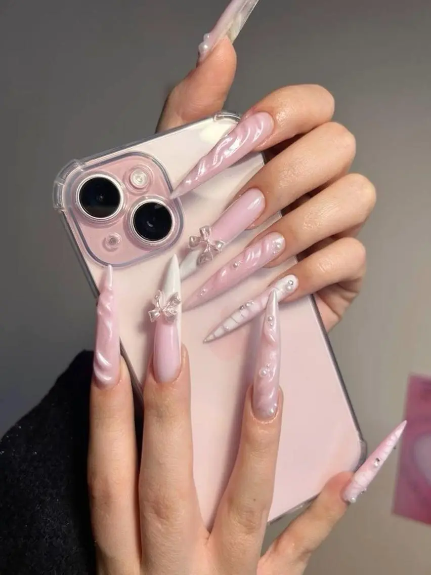 ネイル アートネイル 長さ出し フレンチネイル ジェルネイル ガーリー ハンドネイル Blingg NailStudioのネイルデザイン